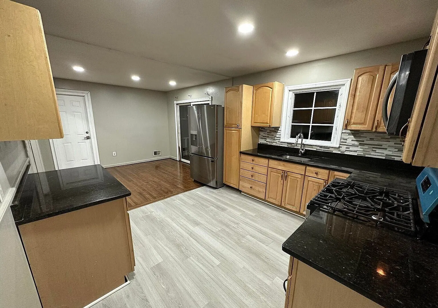 4 bed, 1700 sqft, $3,300 — Photo 3