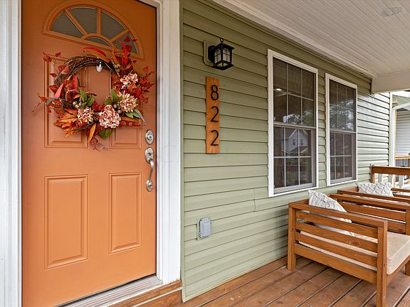 4th image of 822 Reinhard Ave