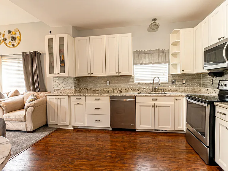 1422 Crimson Way — Photo 3