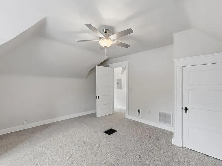 344 Helen St #2 — Photo 24