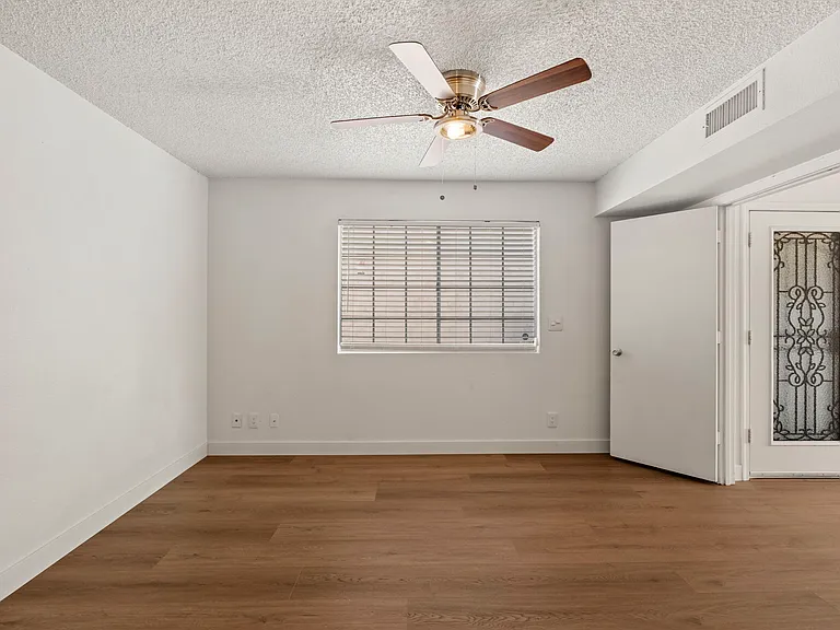 1811 S 39th St #23 — Photo 13