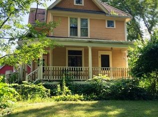 623 Olive St, Woodstock, IL 60098