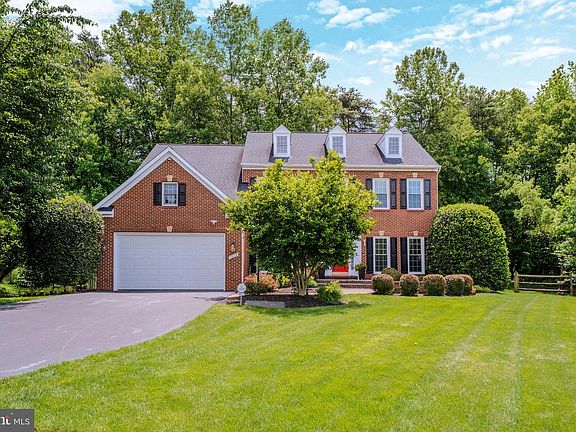 3rd image of 4907 Elsa Ct