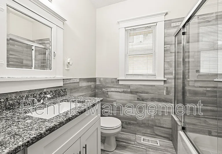 2816 N 19th Ave — Photo 7