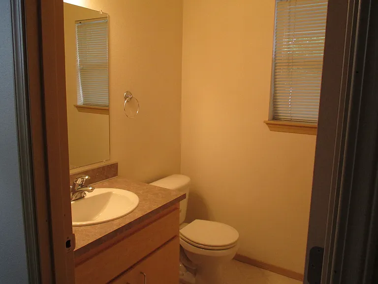 932 NW Anjni Cir — Photo 5