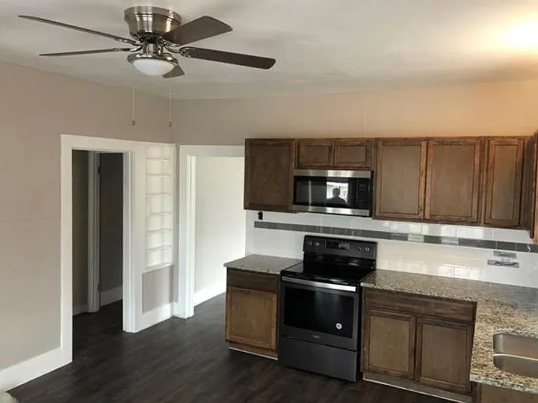 1203 E Jones St — Photo 2