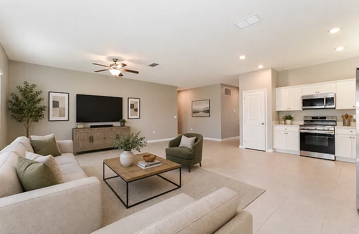 3 bed, 2.0 bath, 1636 sqft, $2,145 — Photo 4