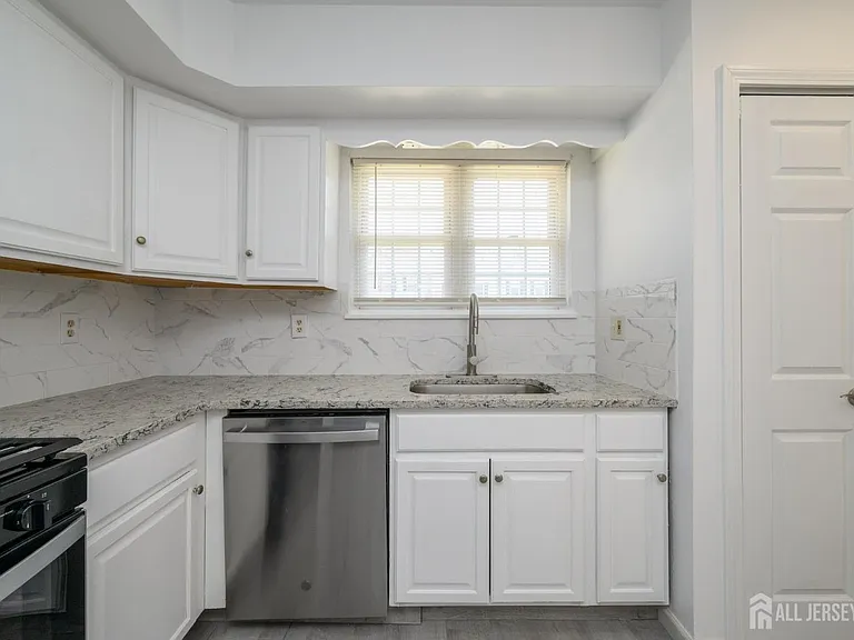 805 Darlington Dr — Photo 12