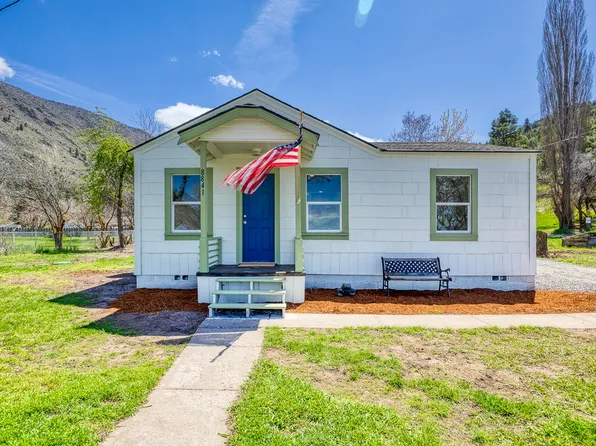 8841 Shady Pine Rd, Klamath Falls, OR 97601