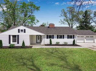 479 Park Club Ln, Williamsville, NY
