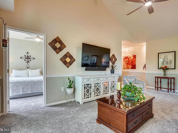 5th image of 20933 Cedarpost Sq Unit 302
