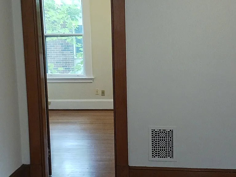 126 Edwards St — Photo 6