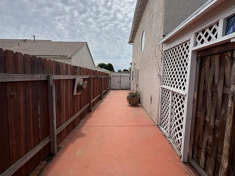 606 Spruce St — Photo 33