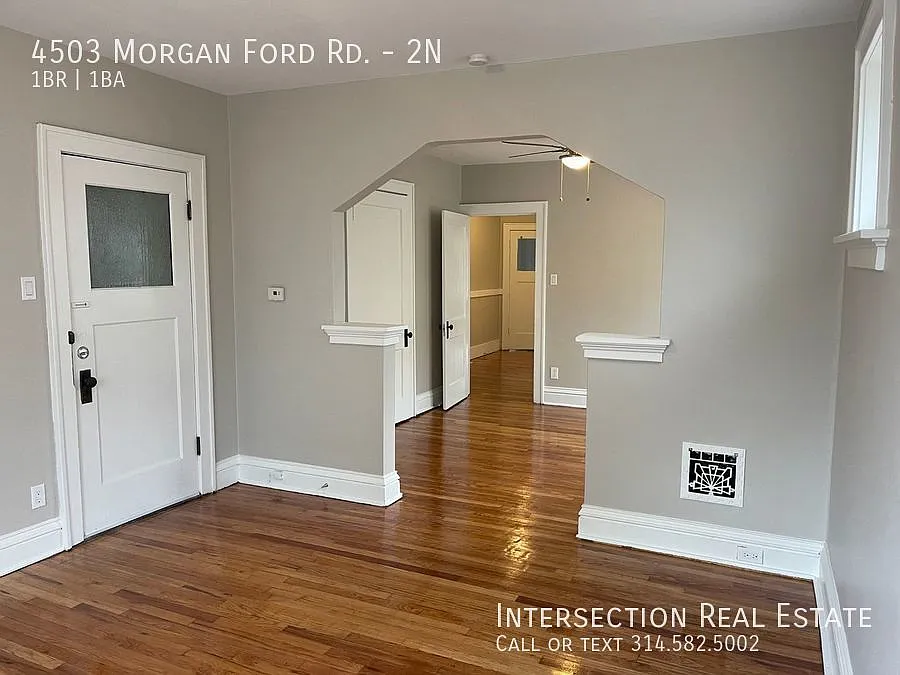 Beautifully Renovated 2nd Floor Bevo Apartment w/ Great Hardwood Floors! — Photo 3