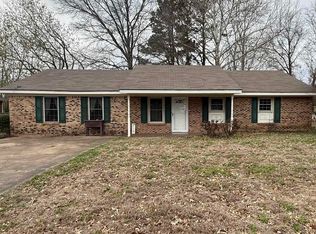 227 Meadowbrook Dr, Martin, TN 38237