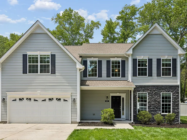 101 Sycamore Ln — Photo 2
