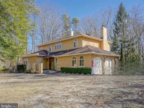 20 Shadow Oak Dr, Medford, NJ 08055