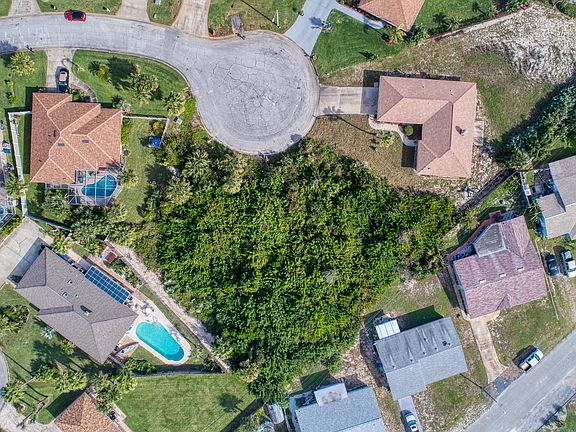 5th image of 28 Island Cay Dr