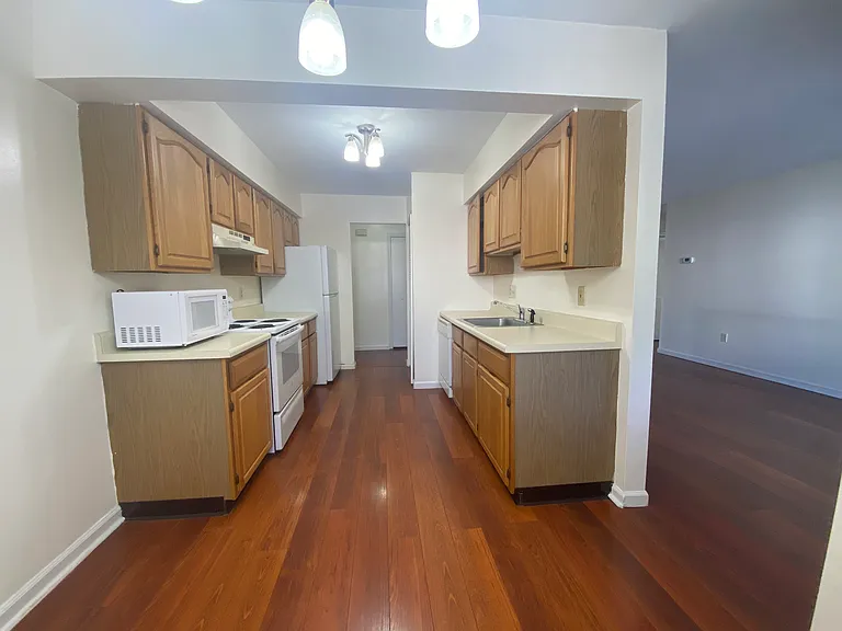 365 Mather St #200 — Photo 3