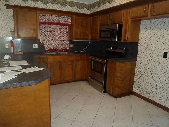 2nd image of 2527 Roxton St