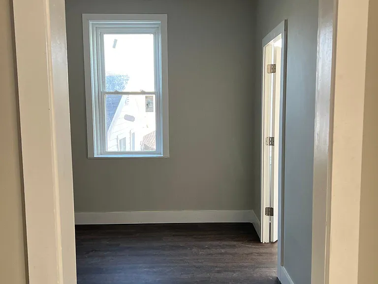329 Ellicott St #UPPER — Photo 32