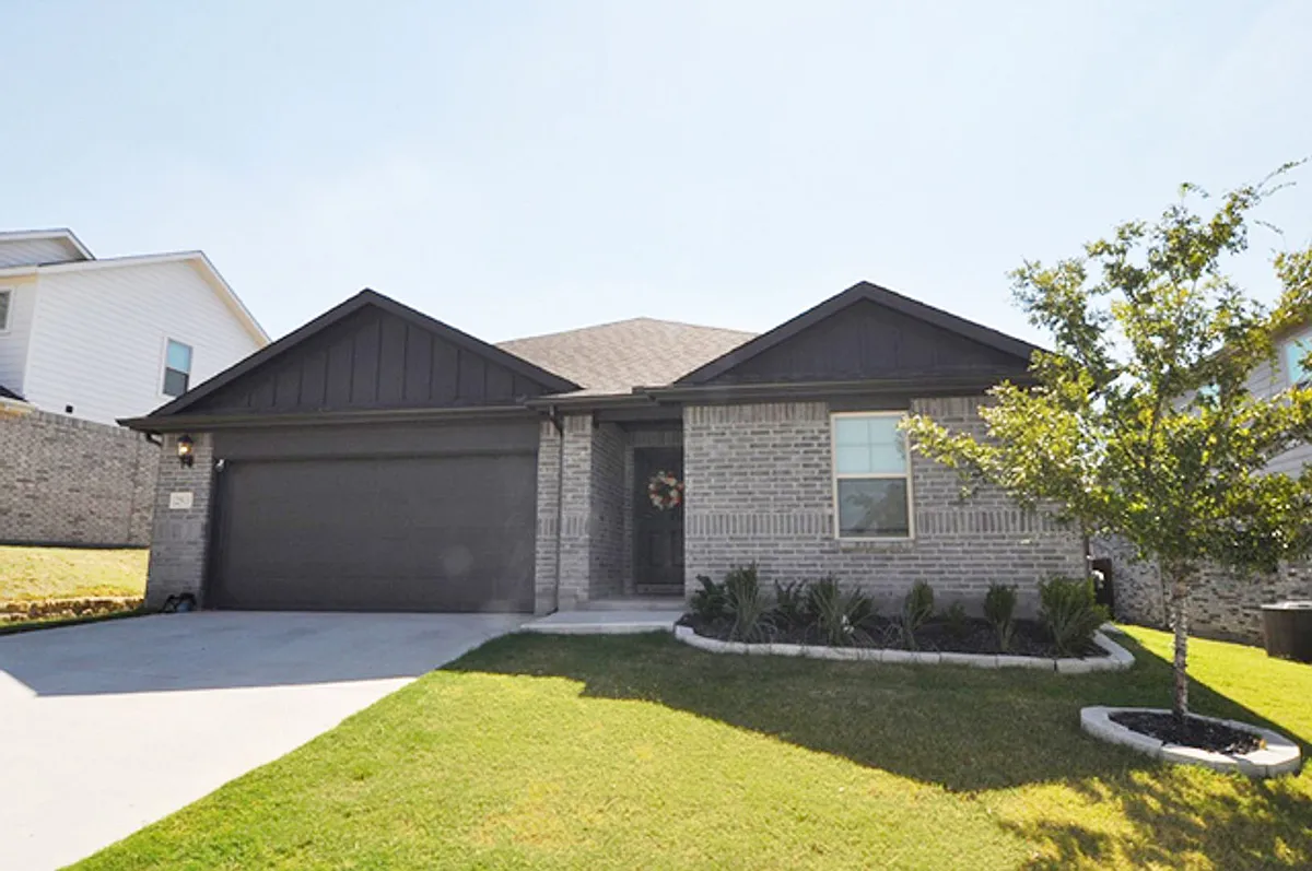 Building Photo - 2513 Ponca Dr