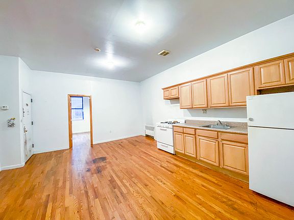 4th image of 325 S 5th St #2B