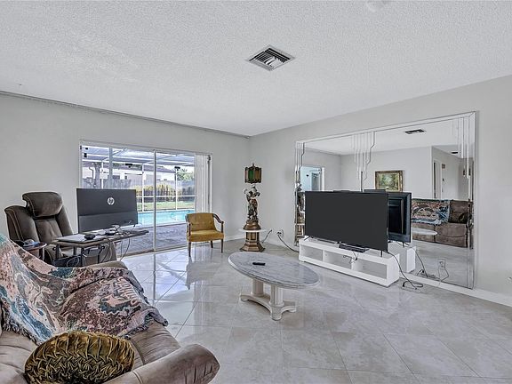 4th image of 4031 Edgewood Place