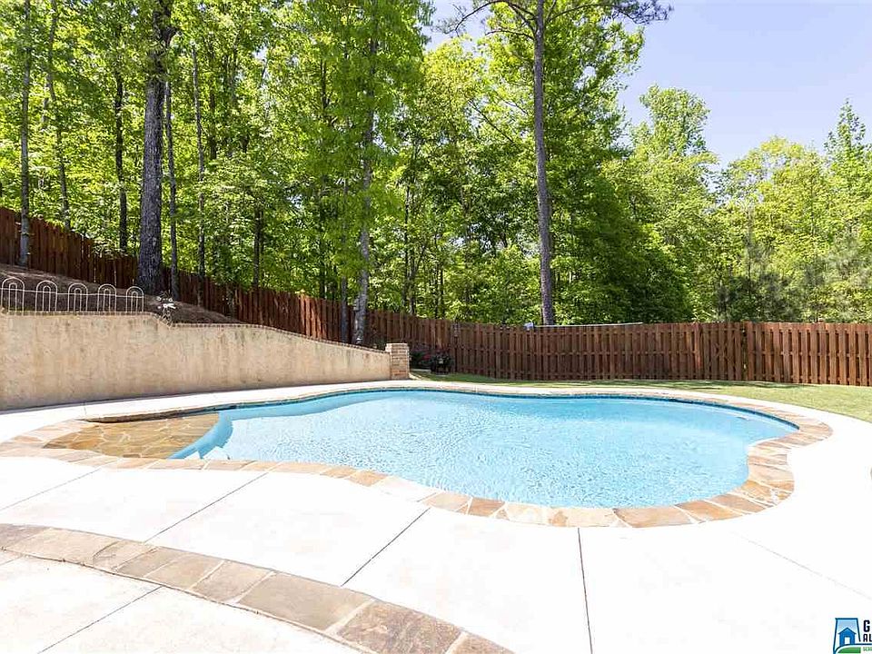 1st image of 332 Grey Oaks Dr