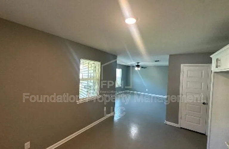 307 Harrell St — Photo 6