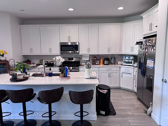 4th image of 80 E Elmwood Pl