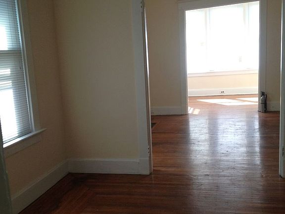 3rd image of 3044 Woodburn Ave APT 2