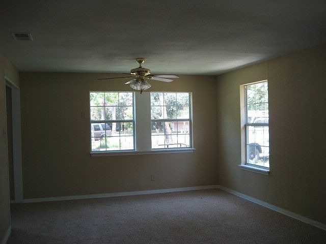 2nd image of 558 Loop Dr