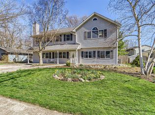 2S505 Gray Ave, Lombard, IL 60148