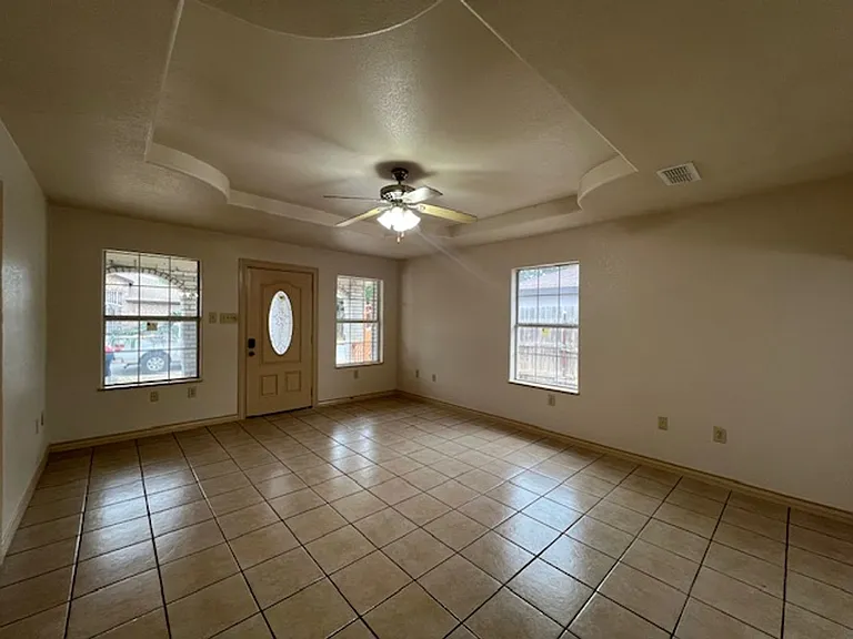 408 Badajoz Ln — Photo 3