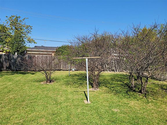 3rd image of 8835 Donnybrook Ln