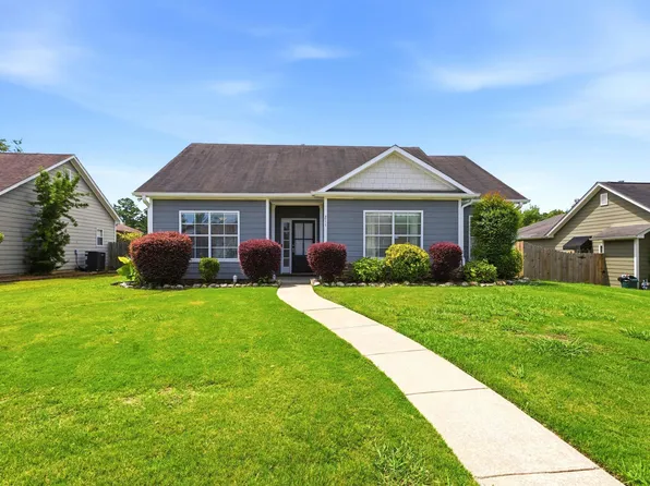 211 Saratoga Ln, Calera, AL 35040