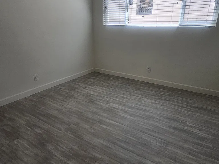 1017 10th St #6 — Photo 15