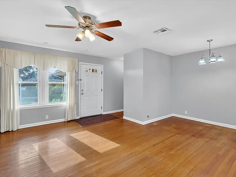 4637 Calvin Dr — Photo 5