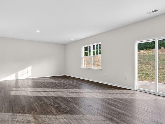 4th image of 28 Hanging Elm Ln