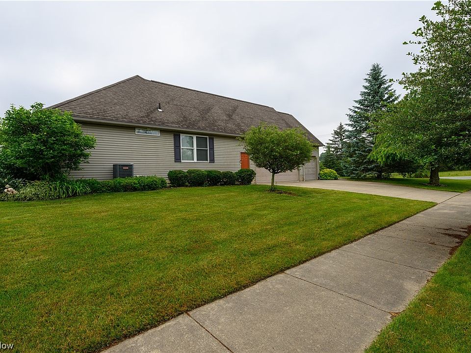 847 Lockwood Dr, Barberton, OH 44203 MLS 4492386 Zillow