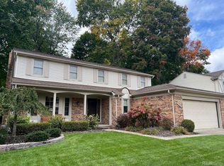 19813 Stamford Dr, Livonia, MI 48152