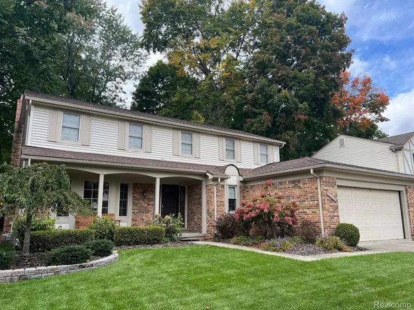 19813 Stamford Dr, Livonia, MI 48152