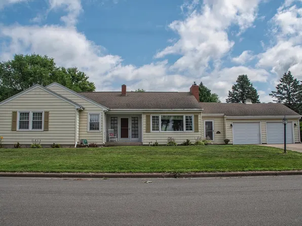 601 Front St, Cassville, WI 53806