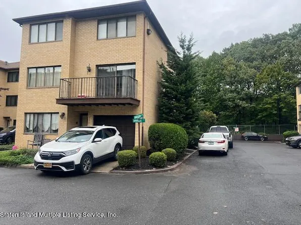 23 Arielle Ln, Staten Island, NY 10314