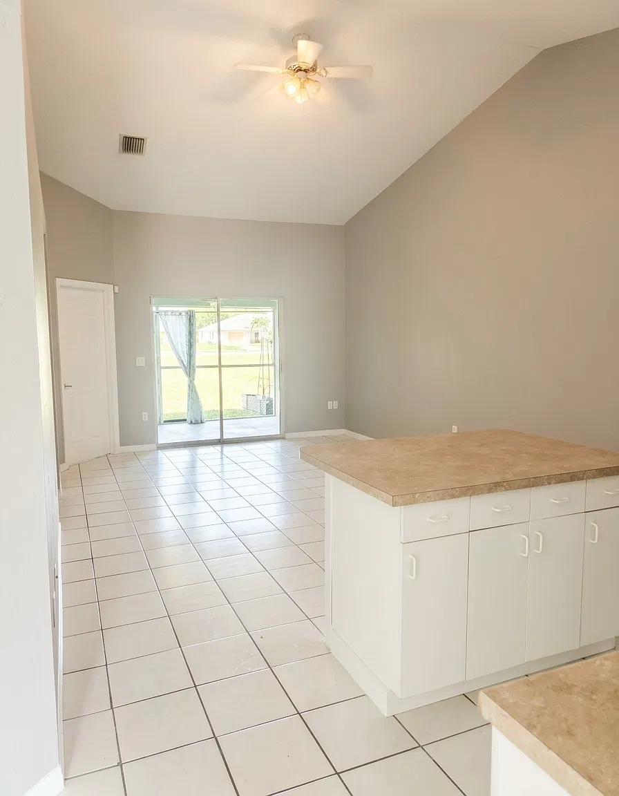 1402 SE 8th Ave — Photo 4