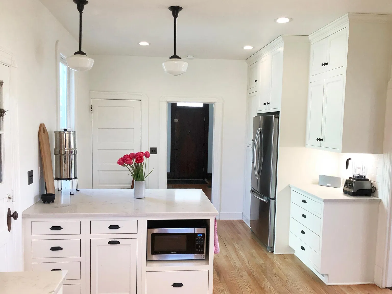 3 bed, 2280 sqft, $3,950 — Photo 2