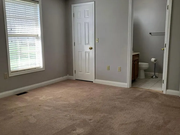 135 Kirkwood Dr — Photo 23