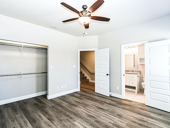 3rd image of 1512 W Ave