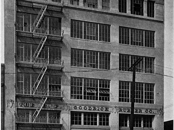 5th image of 650 2nd St Unit 604